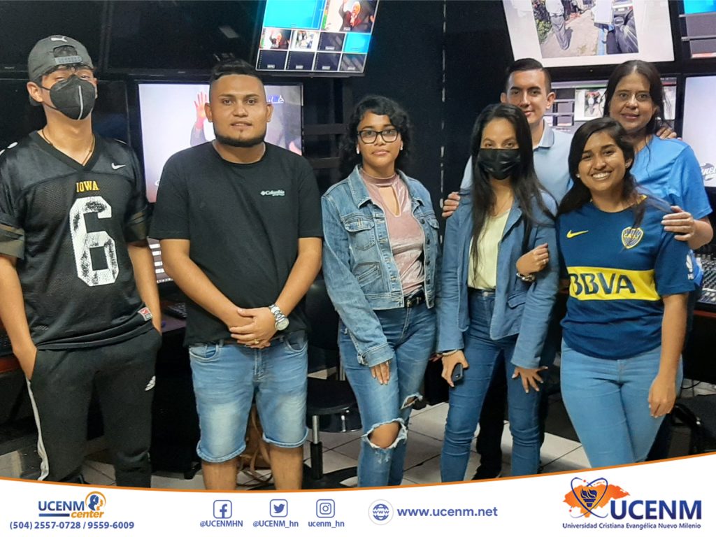 Estudiantes de Técnico en Producción de Televisión reciben clase práctica en el Canal RTV Honduras